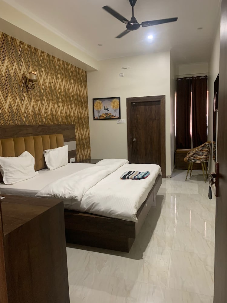 HAWELI RESTAURANT AND GUEST HOUSE