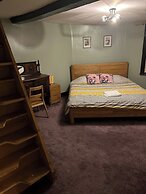 Gloucester - 2 Bed House - Sleeps 7 - Pet Friendly