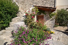 Amazing Apartment in Lanas With Large Garden