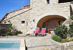 Amazing Apartment in Lanas With Large Garden
