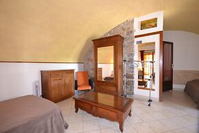 Amazing Apartment in Lanas With Large Garden