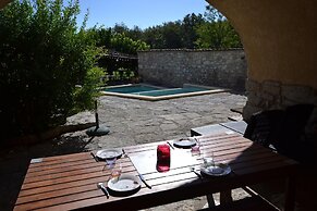 Amazing Apartment in Lanas With Large Garden