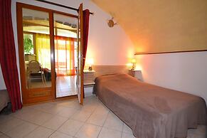 Amazing Apartment in Lanas With Large Garden