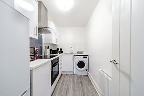 Whitchurch 2 Bedroom Flat near Hospital
