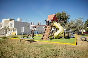 Family House with Pool & Garden in Leon