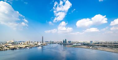 LUX  The Dubai Creek Edge Suite