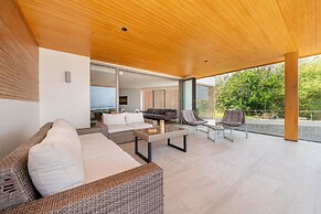 Luxury 2BR Apartment in Bluepoint 82