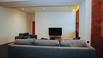 The Nichols Building Spacious 3-bedroom Apartment