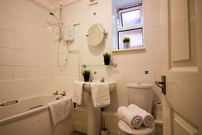 Stayzo Penthouse Accommodation 2- Premier Lodge