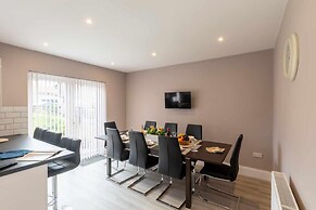 Buckingham House - Spacious 3-bedroom