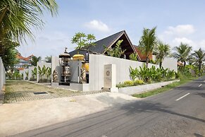 Unagi Mas Villas by Emana