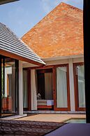 Unagi Mas Villas by Emana