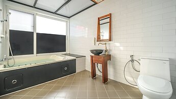 Namhae Aria Spa Pension