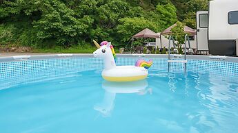 Goseong Hoostay Caravan Pension