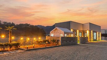 Goseong Hoostay Caravan Pension