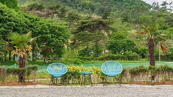 Goseong Hoostay Caravan Pension