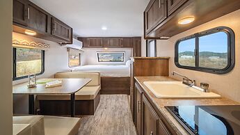Goseong Hoostay Caravan Pension