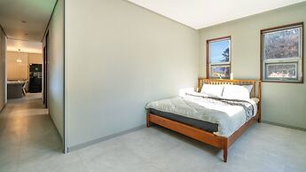 Goseong Hoostay Caravan Pension