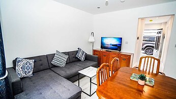 Modern 4-Bedroom Home with Free Parking