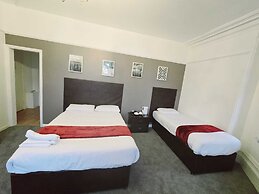 OYO Kingswood Hotel