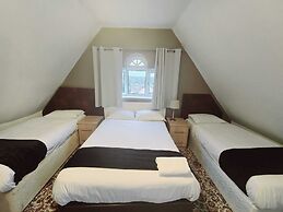 OYO Kingswood Hotel