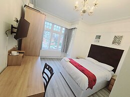OYO Kingswood Hotel