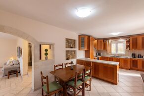 Villa Korini With Swimming Pool