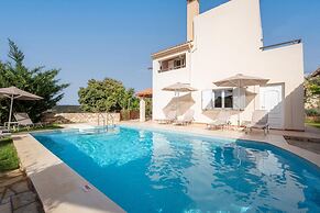 Villa Korini With Swimming Pool