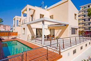 Stylish Villa by Playas de Muro