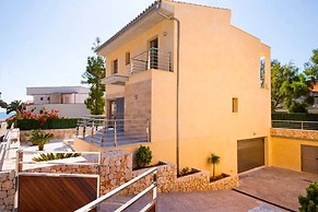 Stylish Villa by Playas de Muro