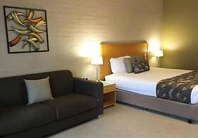 Blazing Stump Motel & Suites