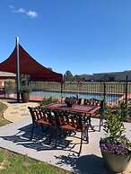 Blazing Stump Motel & Suites