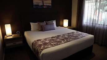 Blazing Stump Motel & Suites
