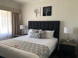 Blazing Stump Motel & Suites