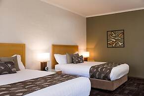 Blazing Stump Motel & Suites