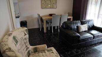 Blazing Stump Motel & Suites