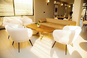 NEW AMAAN HOTEL
