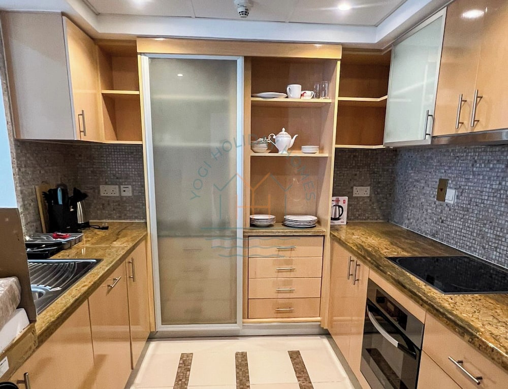Blakely 2BR Lakeview Retreat With Open Balcony