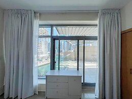Blakely 2BR Lakeview Retreat With Open Balcony