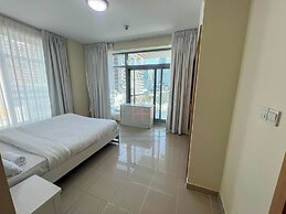 Blakely 2BR Lakeview Retreat With Open Balcony