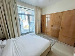 Blakely 2BR Lakeview Retreat With Open Balcony