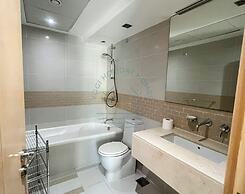 Blakely 2BR Lakeview Retreat With Open Balcony