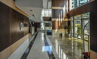 Blakely 2BR Lakeview Retreat With Open Balcony