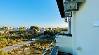 Stay 10 Parallel Apartment Hotel