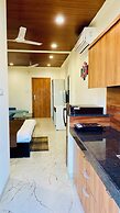 Stay 10 Parallel Apartment Hotel