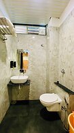 Stay 10 Parallel Apartment Hotel