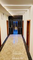 Stay 10 Parallel Apartment Hotel