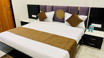 Stay 10 Parallel Apartment Hotel