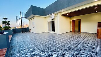 Stay 10 Parallel Apartment Hotel