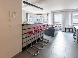 Beautiful Apartment With Lateral sea View